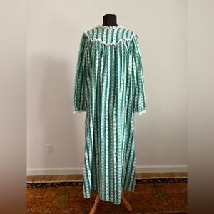 Vintage LL Bean nightgown - missing buttons
